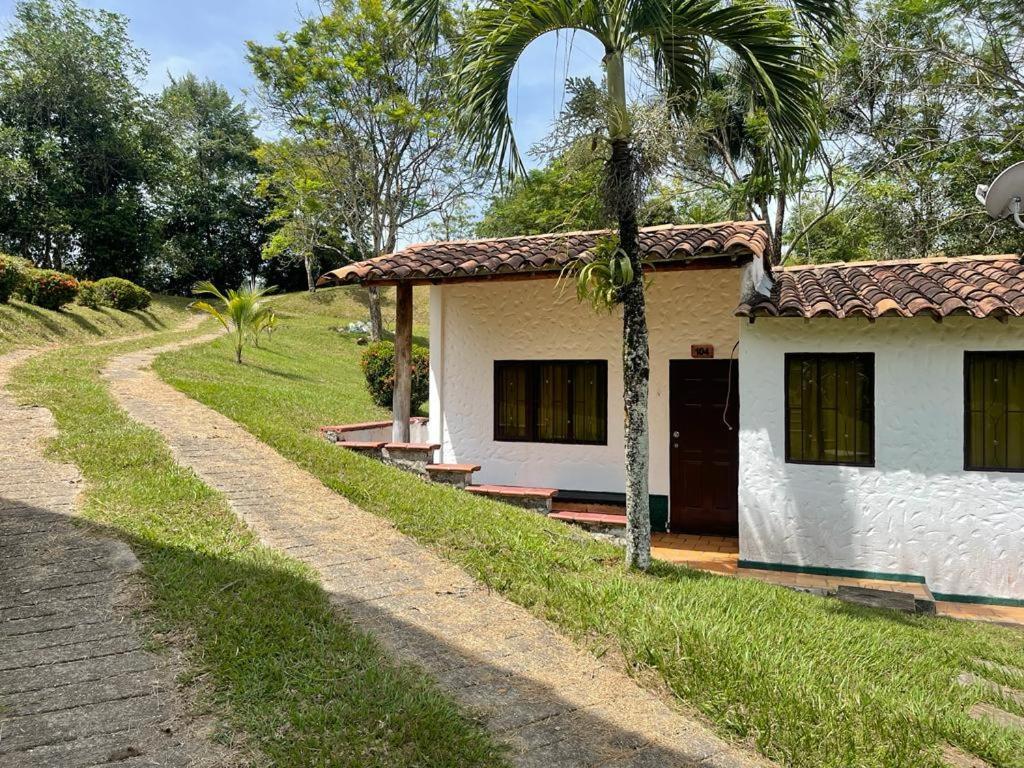 Hotel Candilejas Puerto Berrio Экстерьер фото